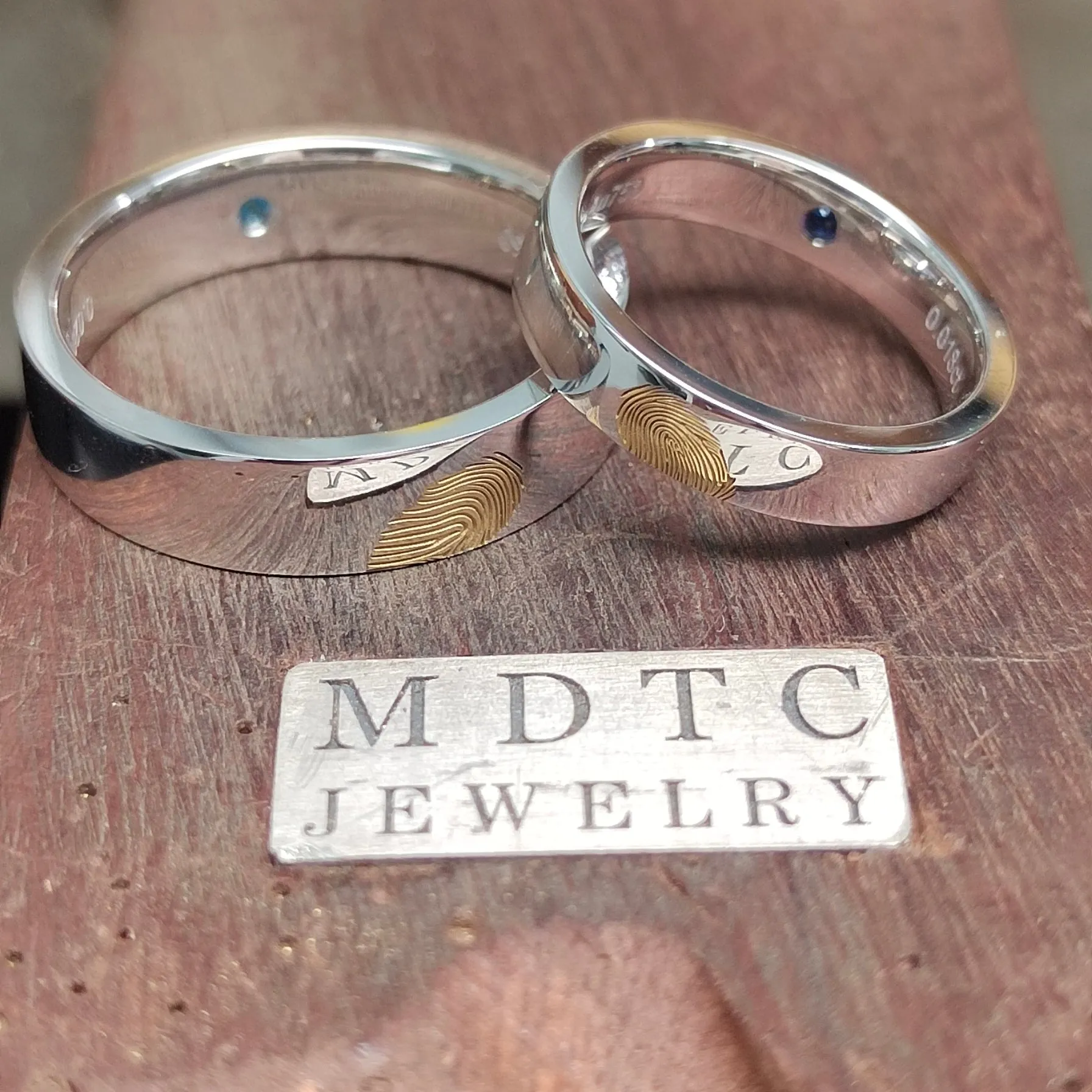 18K White Gold Fingerprint Wedding Bands