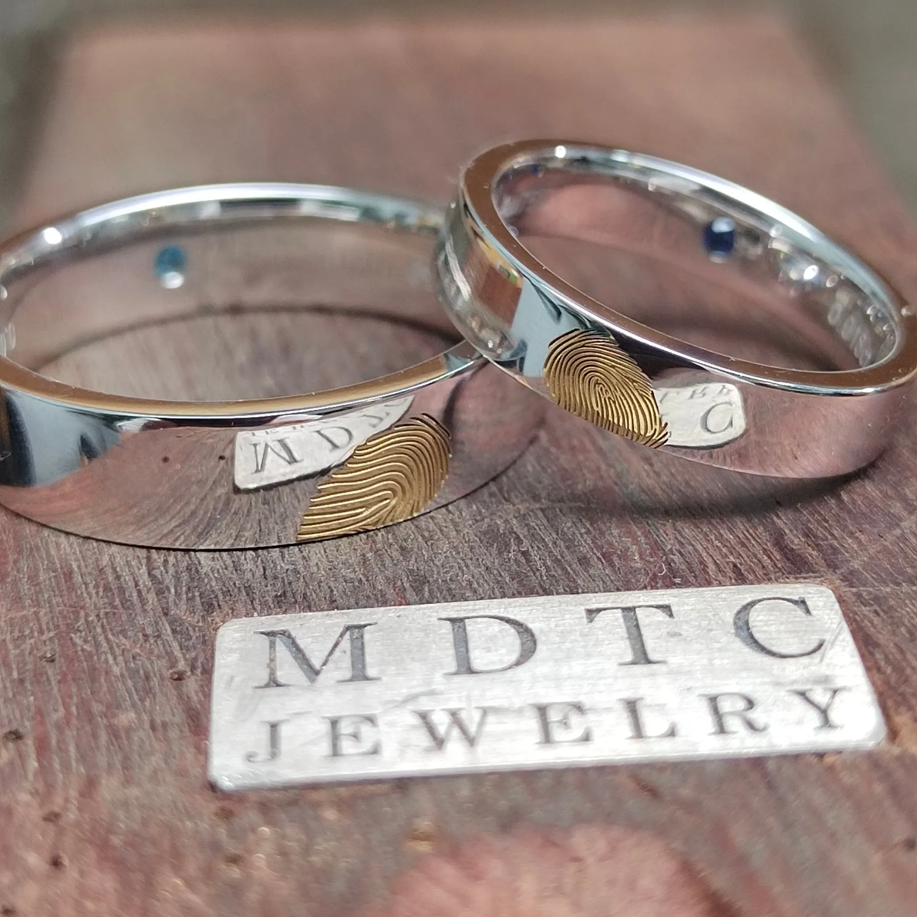 18K White Gold Fingerprint Wedding Bands