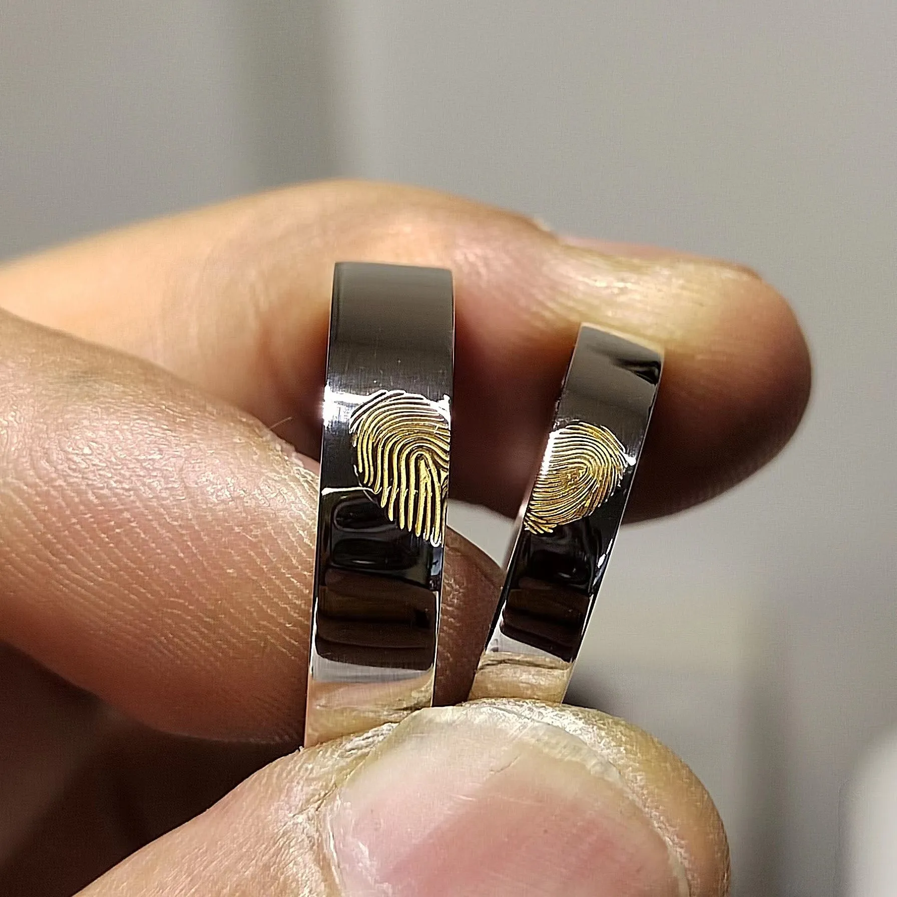 18K White Gold Fingerprint Wedding Bands